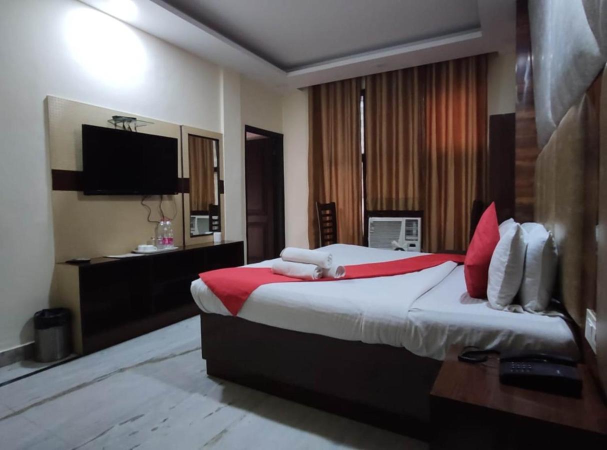 Hotel Airport Plaza 3*